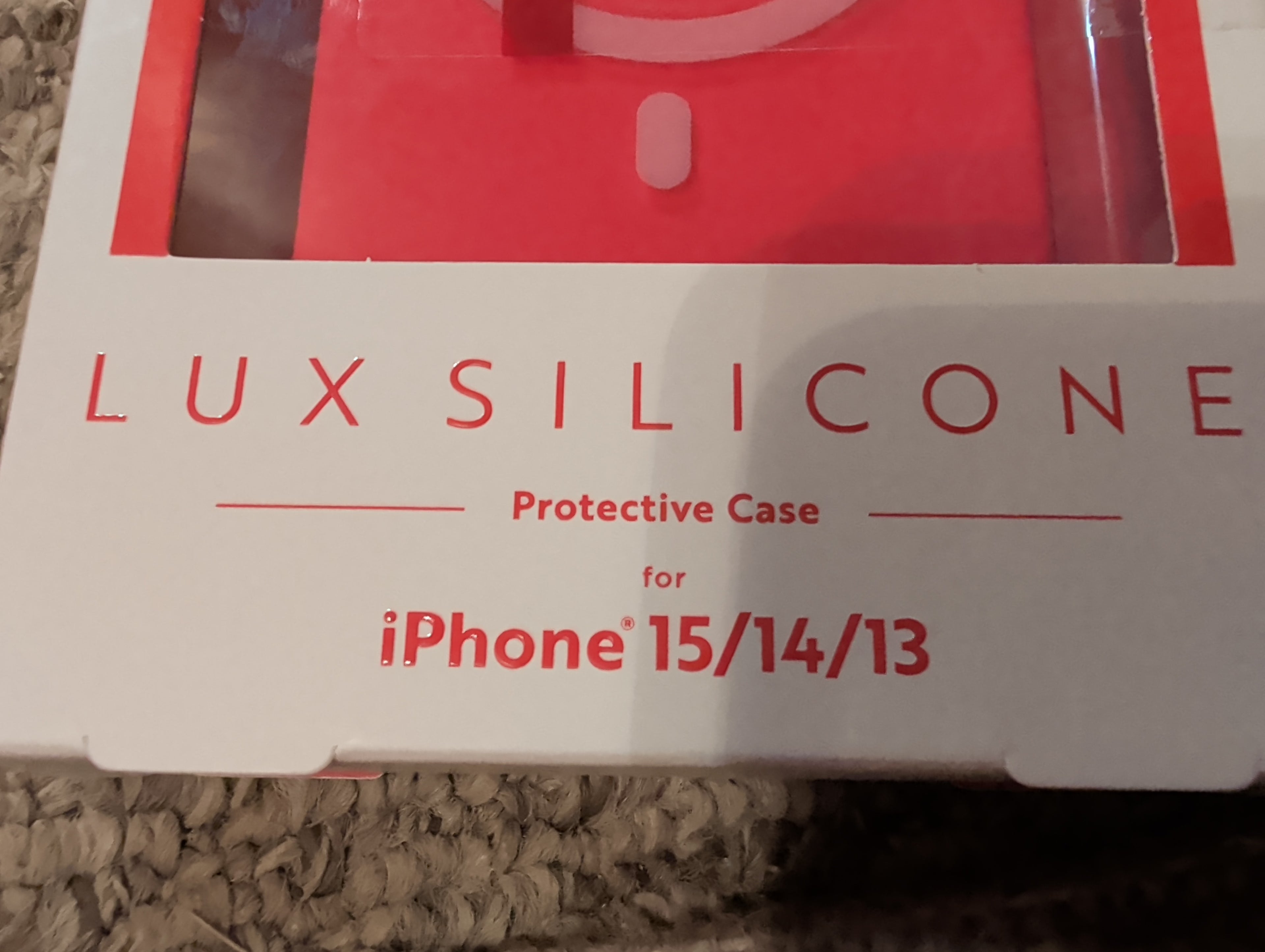 MVMT Lux Silicone MagSafe Case for iPhone 15/14/13 - Red